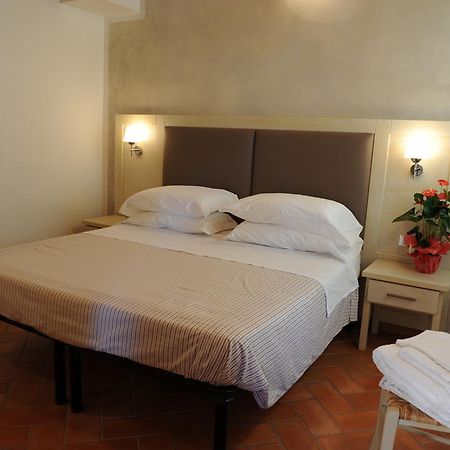 Super Relais Stella Hotel ซินญา ภายนอก รูปภาพ
