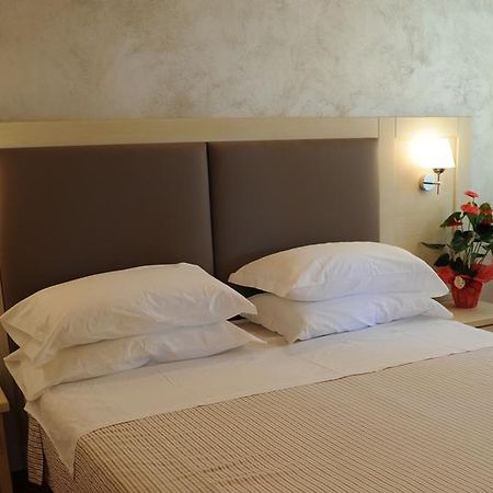Super Relais Stella Hotel ซินญา ห้อง รูปภาพ