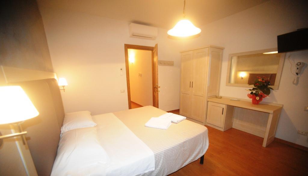 Super Relais Stella Hotel ซินญา ห้อง รูปภาพ