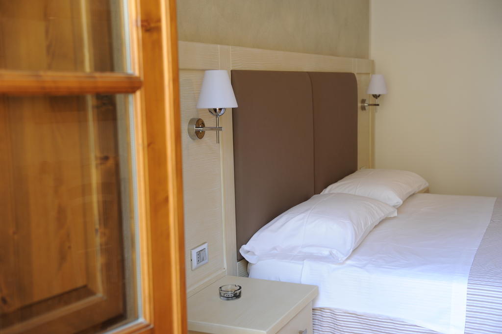 Super Relais Stella Hotel ซินญา ห้อง รูปภาพ